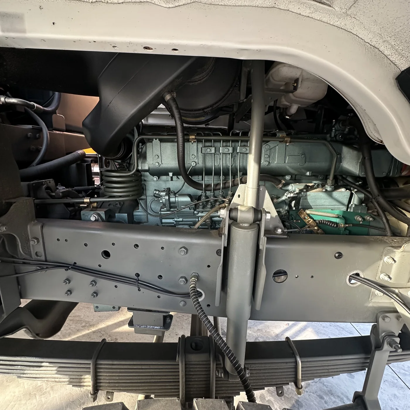 Engine bay / 发动机舱