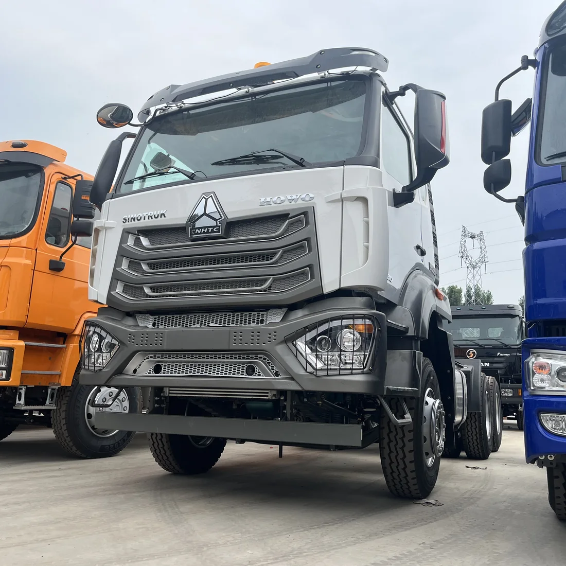 Factory photo: HOWO NX371 6×4 tractor truck