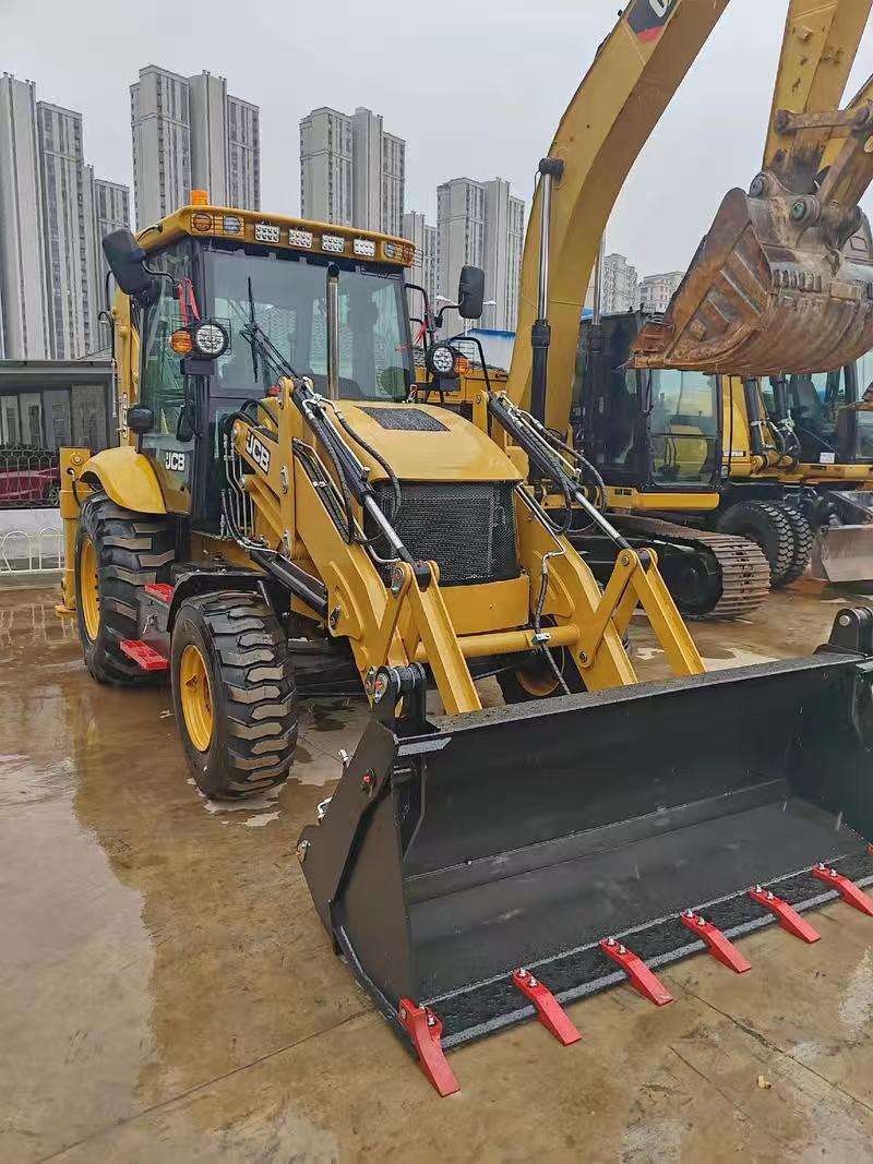 Supplied photo of yellow JCB 3CX backhoe loader