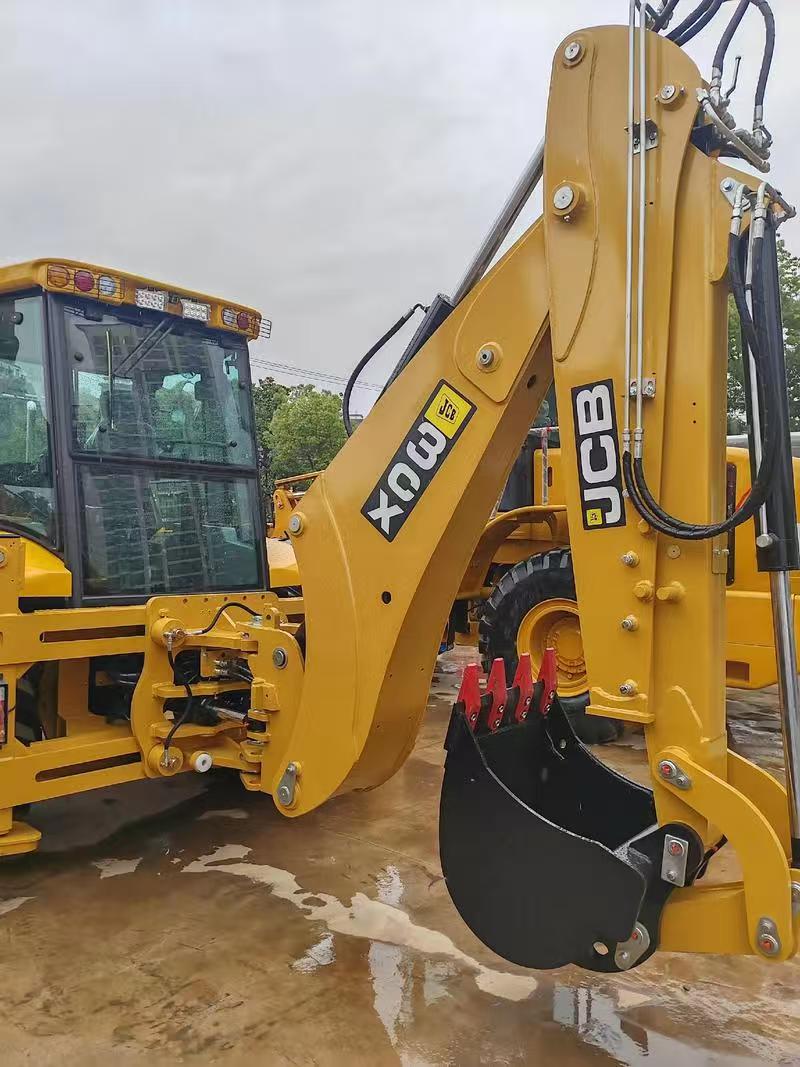 JCB 3CX backhoe loader · Backhoe linkage and bucket detail