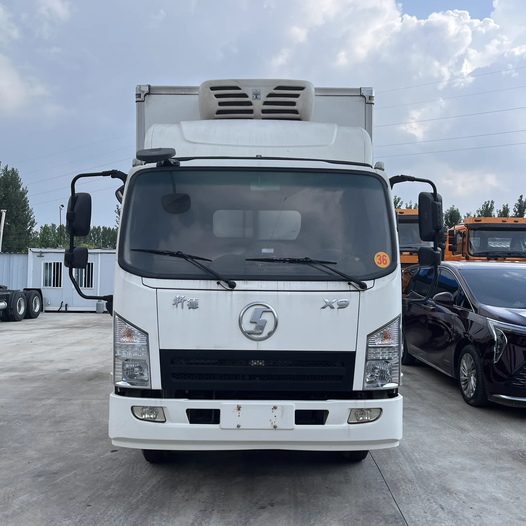 Xuande X9 refrigerated truck front view